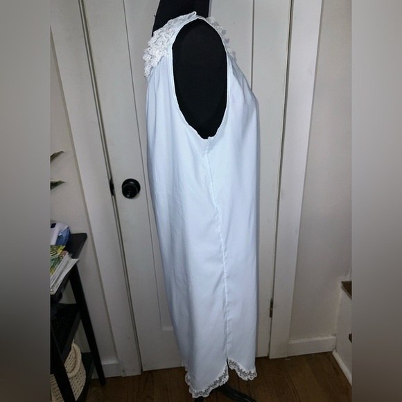 Vintage Blue Sleeveless Nightgown with White Lace Trim - Picture 5 of 9